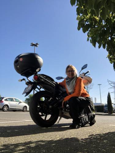 Les 4 meilleures motos pour femmes et petits gabarits en 2023 : guide d'achat ultime