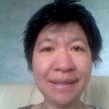 Une femme cherche un homme dans la rue [PUNIQRANDLINE-(au-dating-names.txt) 30